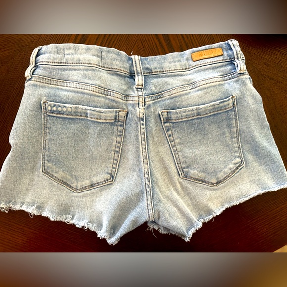 BLANK NYC “THE ESSEX” CUT OFF JEAN SHORTS size 26 - Picture 2 of 3